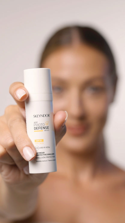 Age Photo Defence - Daywear Protective Emulsion SPF50 (30ml)